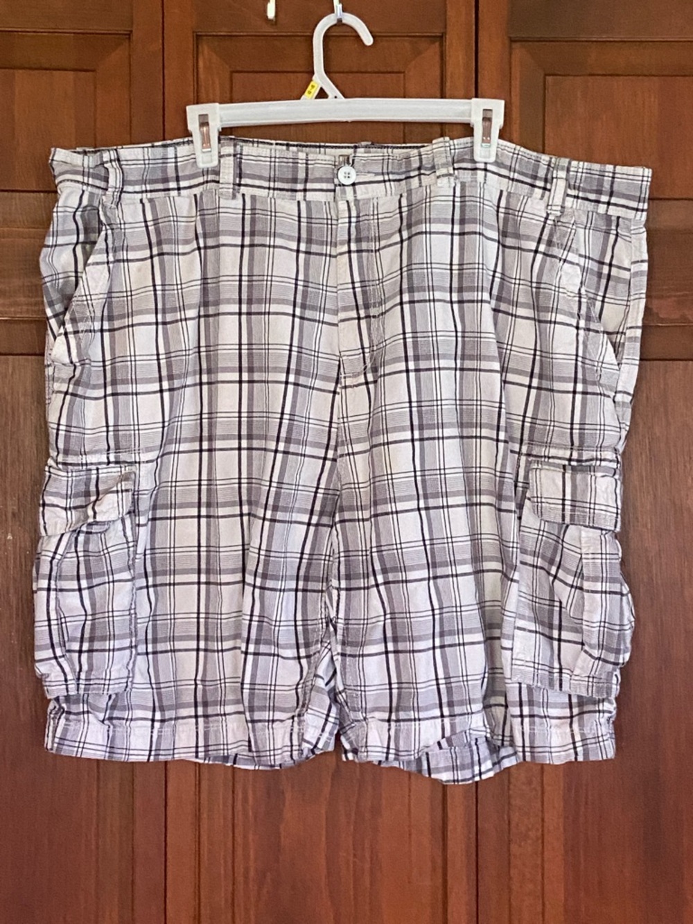 Foundry Supply Co Men's White & Gray Plaid Cargo Shorts